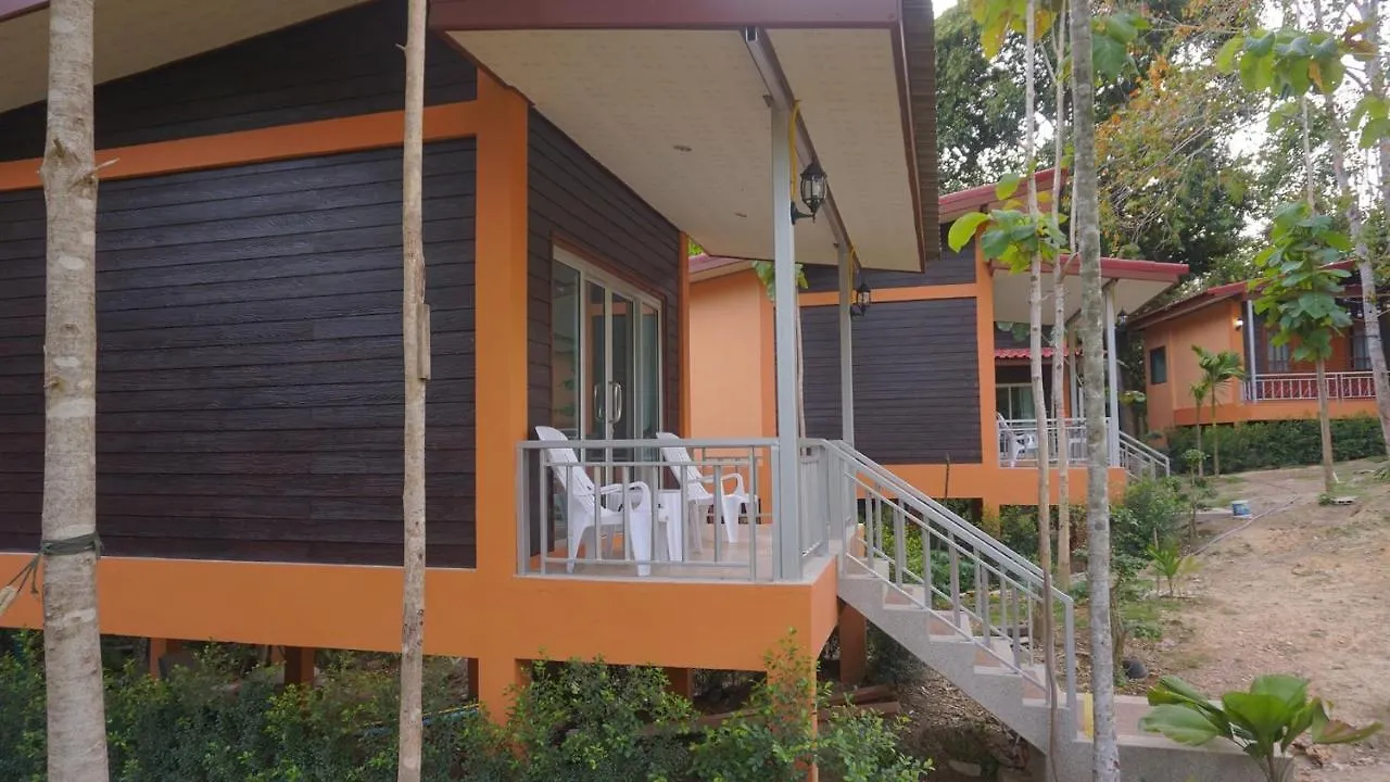 Khum Maikaew Resort Ko Lanta 2*,