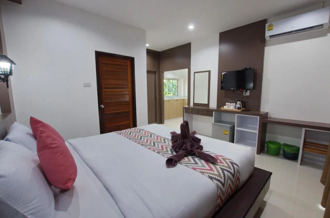 Khum Maikaew Resort Ko Lanta 2*,