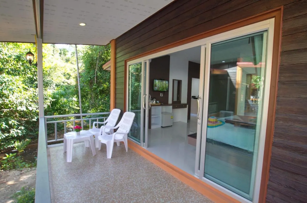 Khum Maikaew Resort Ko Lanta 2*,
