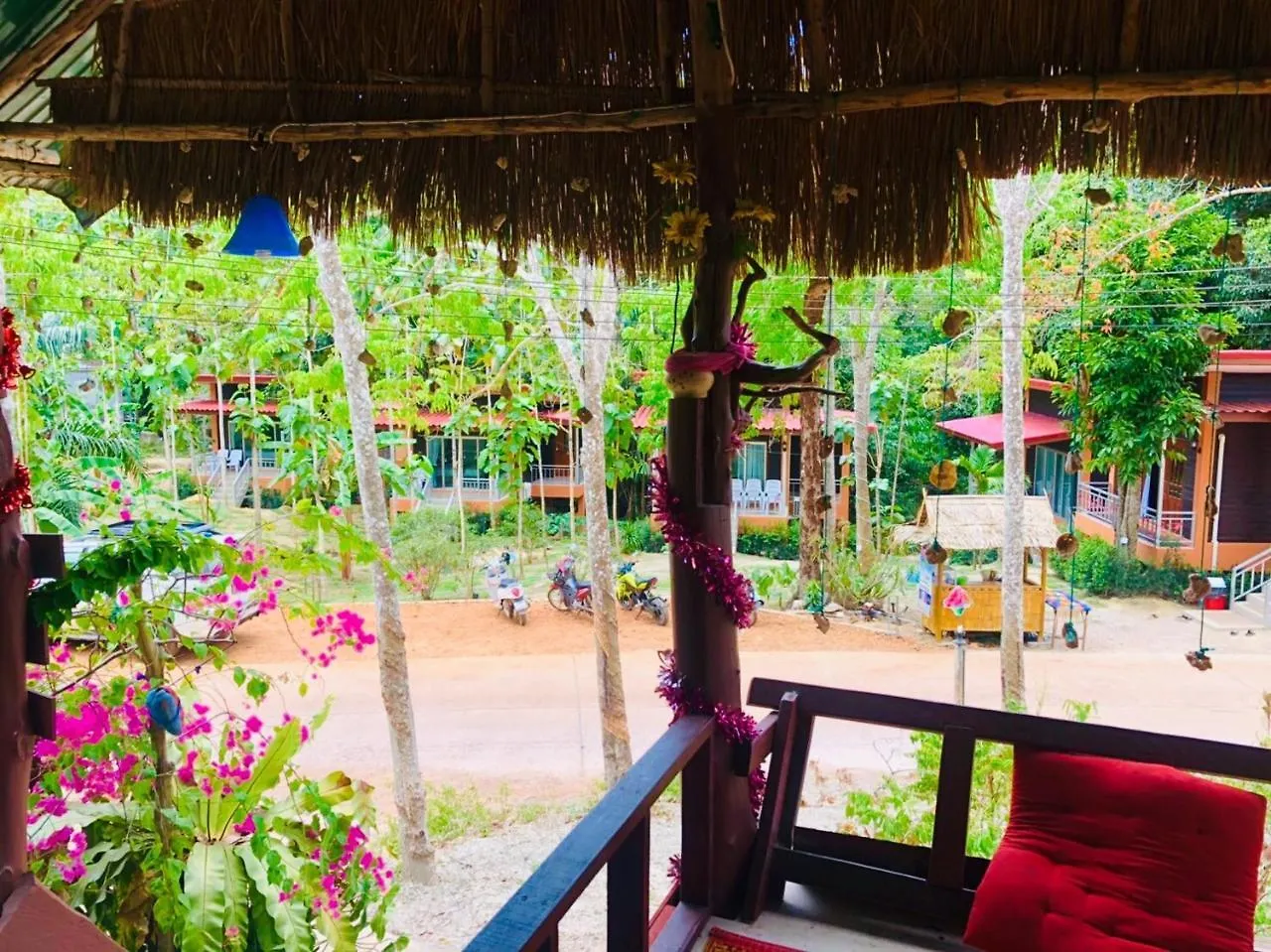 Khum Maikaew Resort Ko Lanta 2*,